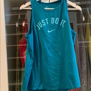 Tank nike